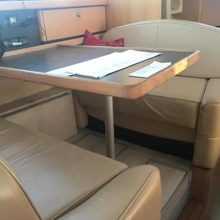 ספינת מלון Bateau A Quai