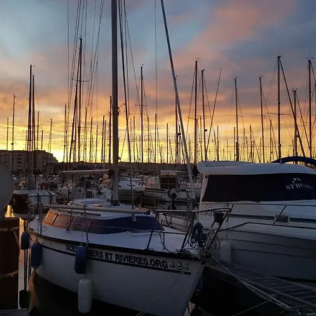 Bateau A Quai *