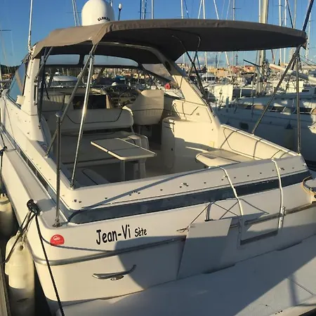 Bateau A Quai ספינת מלון